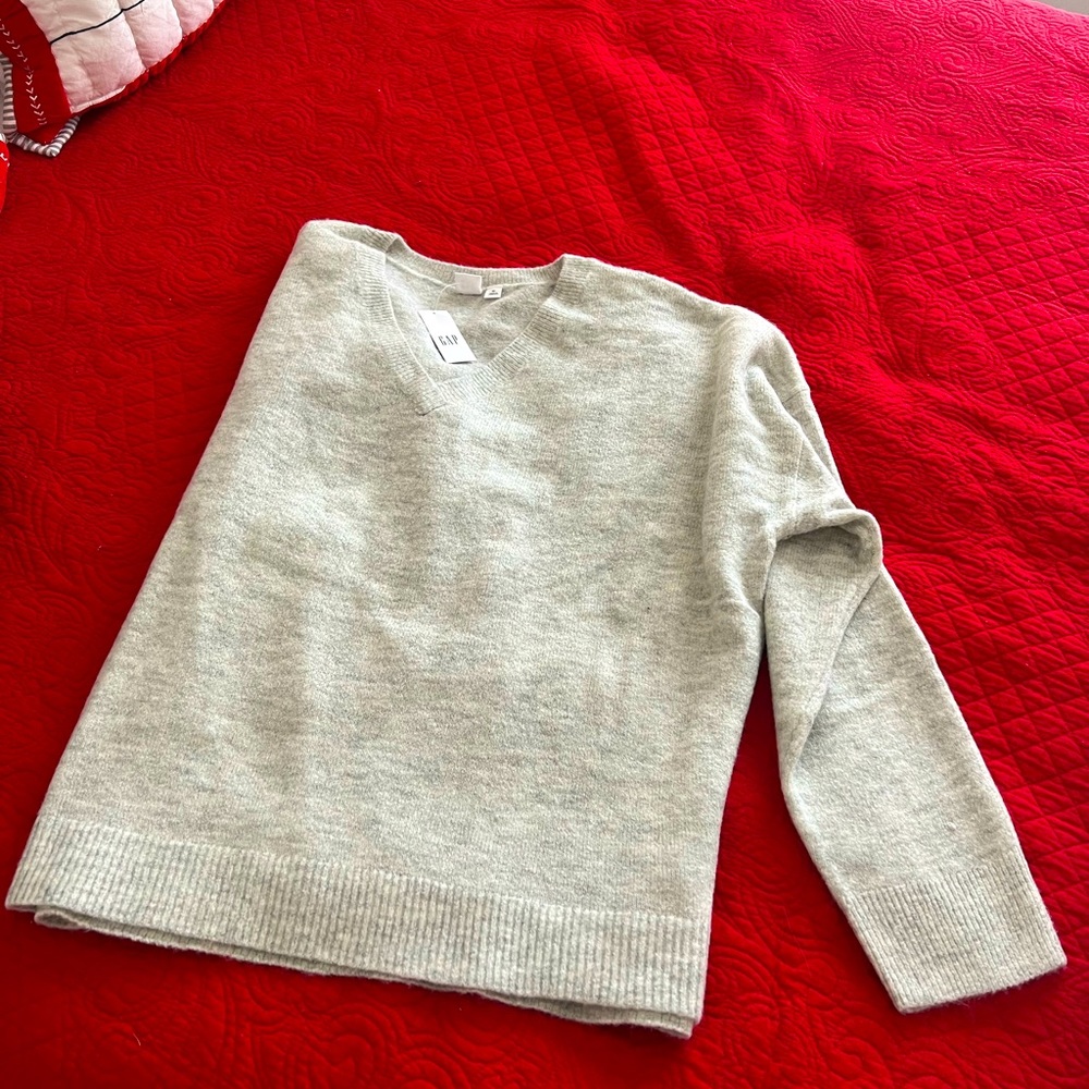 GAP gray sweater